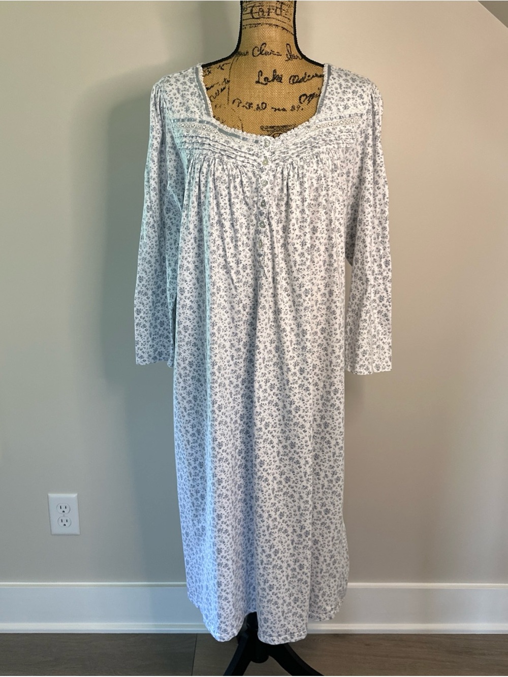 Eileen West Size L Nightgown Floral White Blue Lace Long Sleeve Sleep Cotton